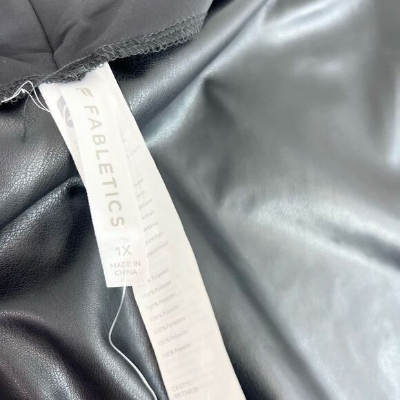 Fabletics Leggings Womens 1X Black Vegan High-Waisted Pebbled Leather Zip New - Picture 7 of 12